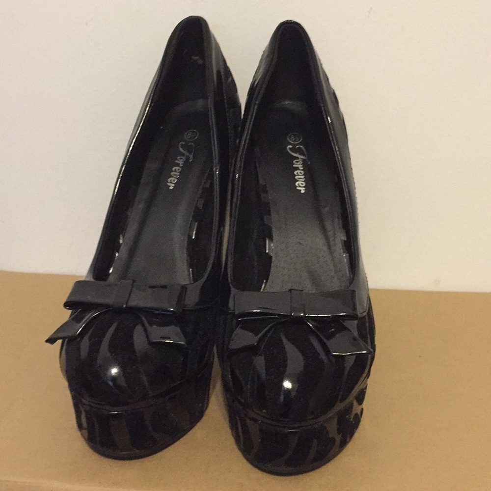 Black leather and velvet Forever high heels sz 8.5